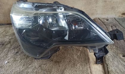 Фара правая Toyota Spade ncp141 