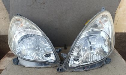 Комплект фар Toyota FunCargo Ncp20 xenon