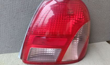 Фонарь стоп задний правый Toyota Platz scp11