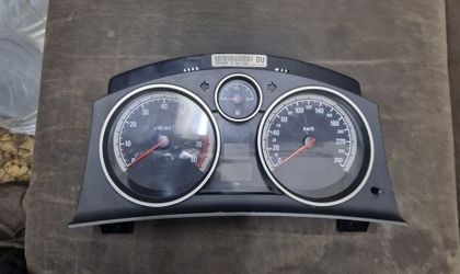Панель приборов Opel Astra H акпп