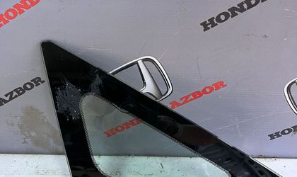 Стекло кузовное глухое правое Honda Civic VIII