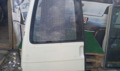 Дверь задняя левая распашная на VW T4 высокая база