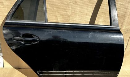 Дверь задняя правая УНИВЕРСАЛ Toyota Avensis 250