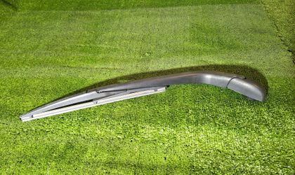 Дворник крышки багажника Toyota Corolla Fielder