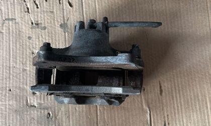 Суппорт передний правый Mitsubishi lancer 10