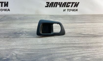 Накладка внутренней ручки двери задняя левая