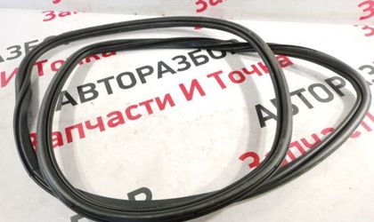 Уплотнительная резинка боковой двери задняя правая