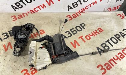 Замок боковой двери задний правый Mercedes-Benz