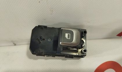 Кнопка стеклоподъемника задняя правая Kia Rio FB