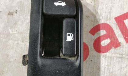 Кнопка открывания бензобака Toyota Corolla седан
