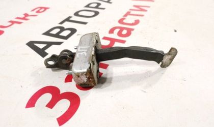 Ограничитель двери задний правый Toyota Corolla