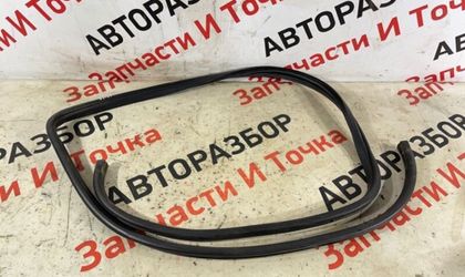 Уплотнительная резинка боковой двери передняя