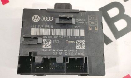 Блок управления дверьми задний левый Audi Q7