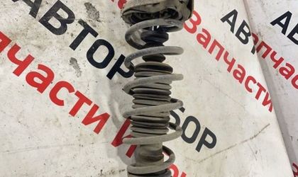 Стойка подвески задняя правая Toyota Corolla 120