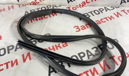 Уплотнительная резинка боковой двери передняя