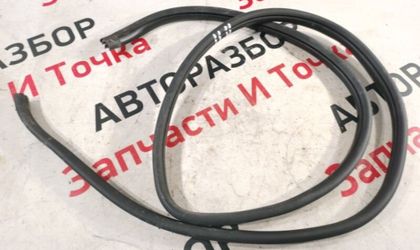 Уплотнительная резинка боковой двери передняя
