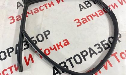 Уплотнительная резинка боковой двери передняя