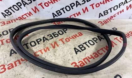 Уплотнительная резинка боковой двери задняя правая