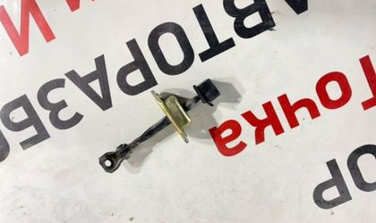 Ограничитель двери передний левый Mitsubishi