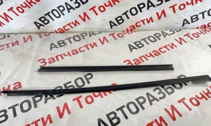 Уплотнитель стекла двери задний левый Volkswagen