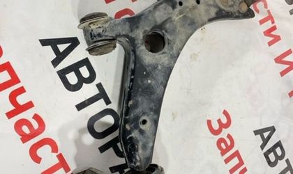 Рычаг подвески передний правый Ford Focus CB8 1.6L