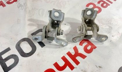 Петля двери передняя правая Skoda Fabia 5J2 1.4