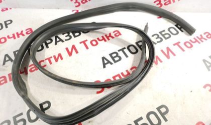 Уплотнительная резинка боковой двери передняя