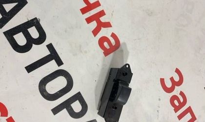 Кнопка стеклоподъемника задняя правая Mitsubishi