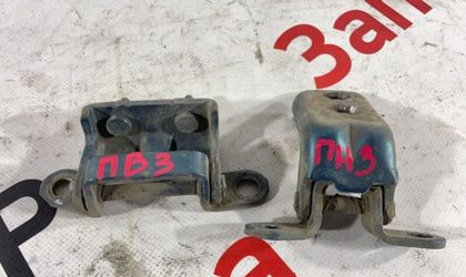Петля двери задняя правая Nissan Primera P12