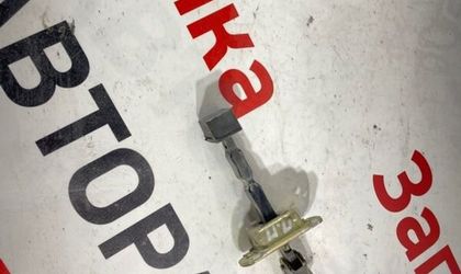 Ограничитель двери передний правый Mitsubishi