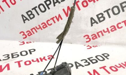 Замок боковой двери передний левый Toyota Corolla