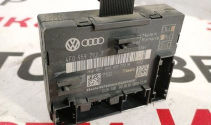 Блок управления дверьми передний правый Audi Q7