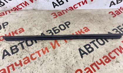 Уплотнитель стекла двери передний правый