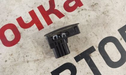 Кнопка стеклоподъемника передняя правая Лада