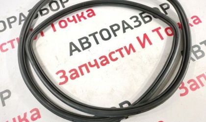 Уплотнительная резинка боковой двери задняя левая