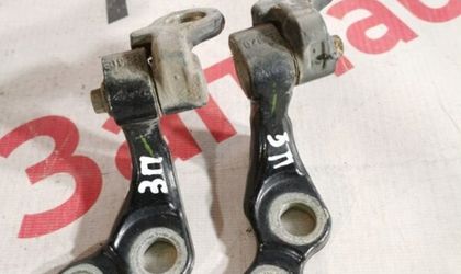 Петля двери задняя правая Ford Focus хетчбек 2.0