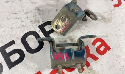 Петля двери задняя левая Nissan Primera P12 QG18DE