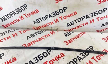 Уплотнитель стекла двери передний правый Audi A4