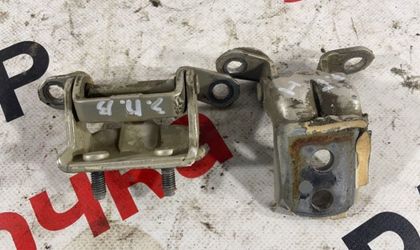 Петля двери задняя правая Nissan Cefiro A33 VQ20