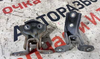 Петля двери передняя правая Hyundai Grand Starex