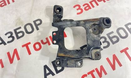 Подставка под аккумулятор Ford Focus CB8 1.6L
