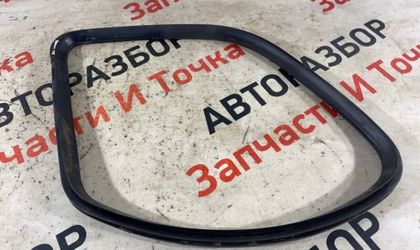 Уплотнитель кузова задний правый Mercedes-Benz