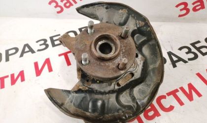 Кулак поворотный передний правый Toyota Corolla