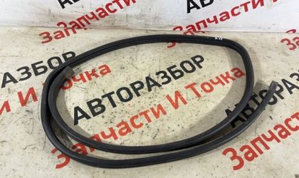 Уплотнительная резинка боковой двери задняя правая