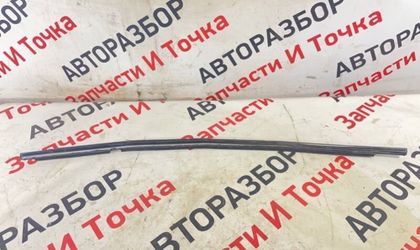 Молдинг стекла задний левый Toyota Corolla 120