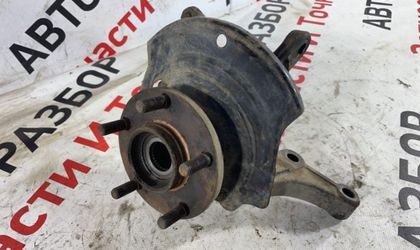 Кулак поворотный правый Nissan Cefiro A33 VQ20