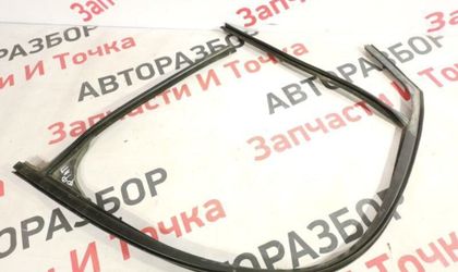 Уплотнитель стекла двери передний левый Ford Focus