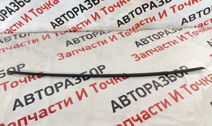 Уплотнитель стекла двери передний правый Skoda