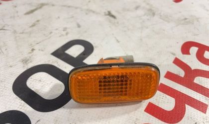 Повторитель поворота в крыло Nissan Cefiro A33