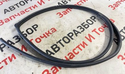 Уплотнительная резинка боковой двери задняя правая
